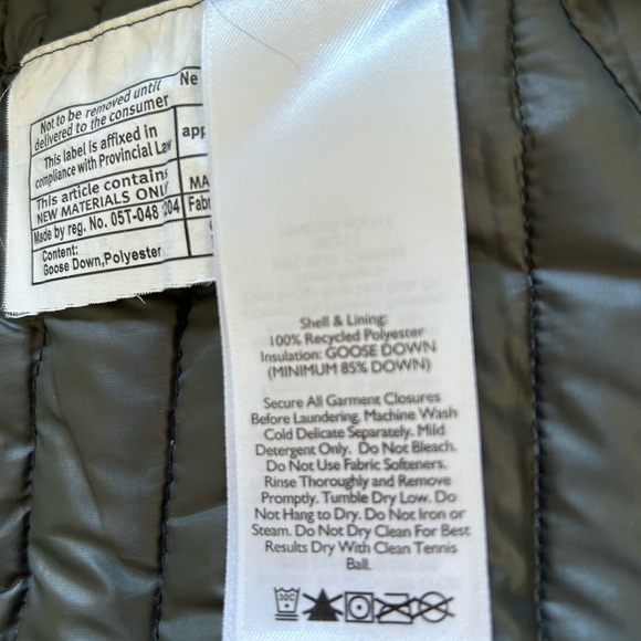 Eddie Bauer women’s large black. Under jacket or worn alone.In excellent shape. - Picture 4 of 4